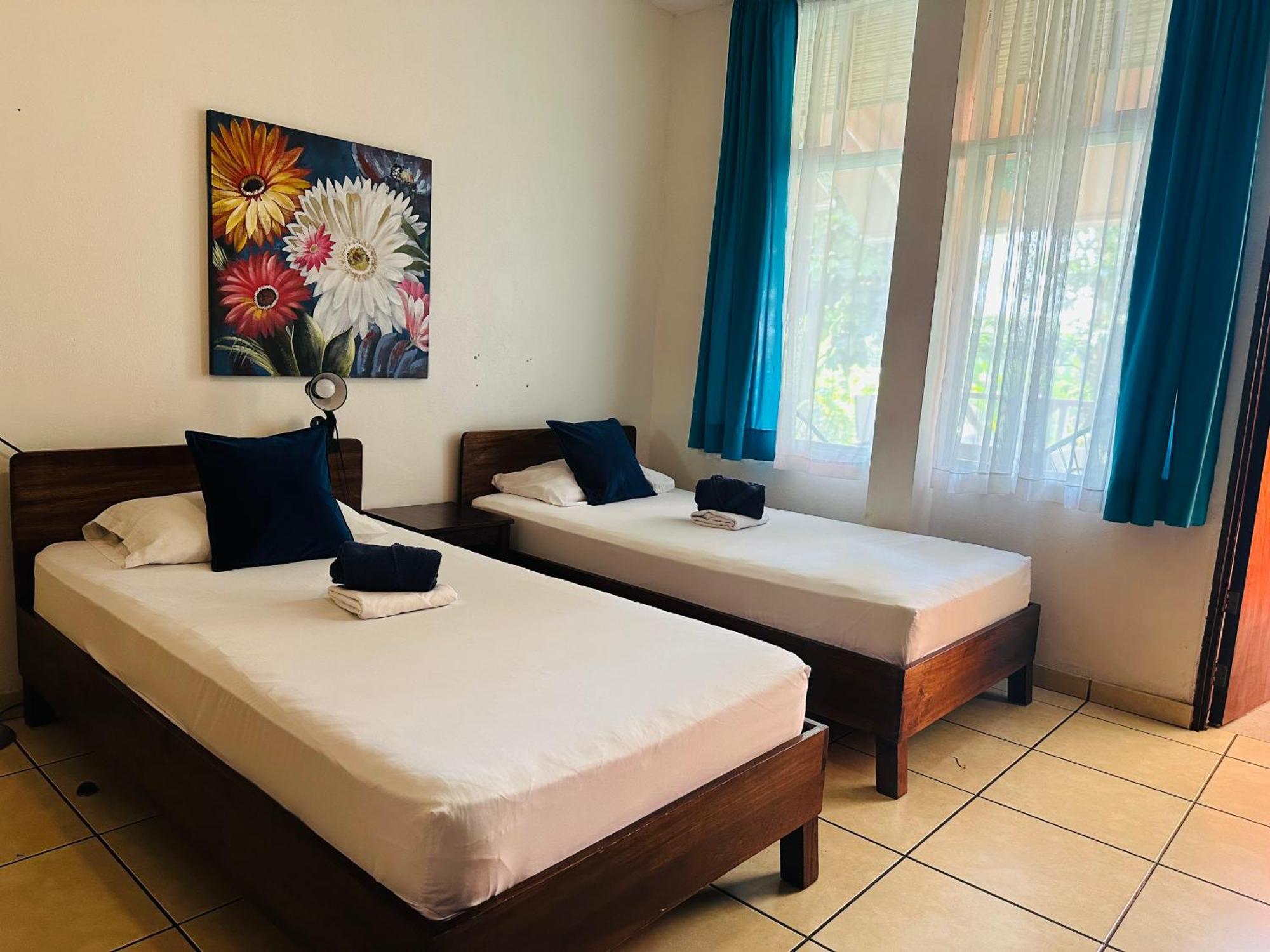 Casa De Lis Hotel & Tourist Info Centre توريالبا المظهر الخارجي الصورة